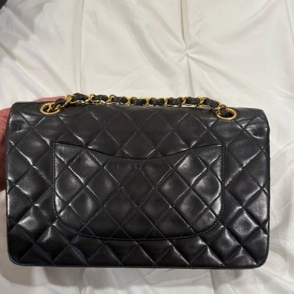 CHANEL Black lambskin medium classic flap - Picture 8 of 17